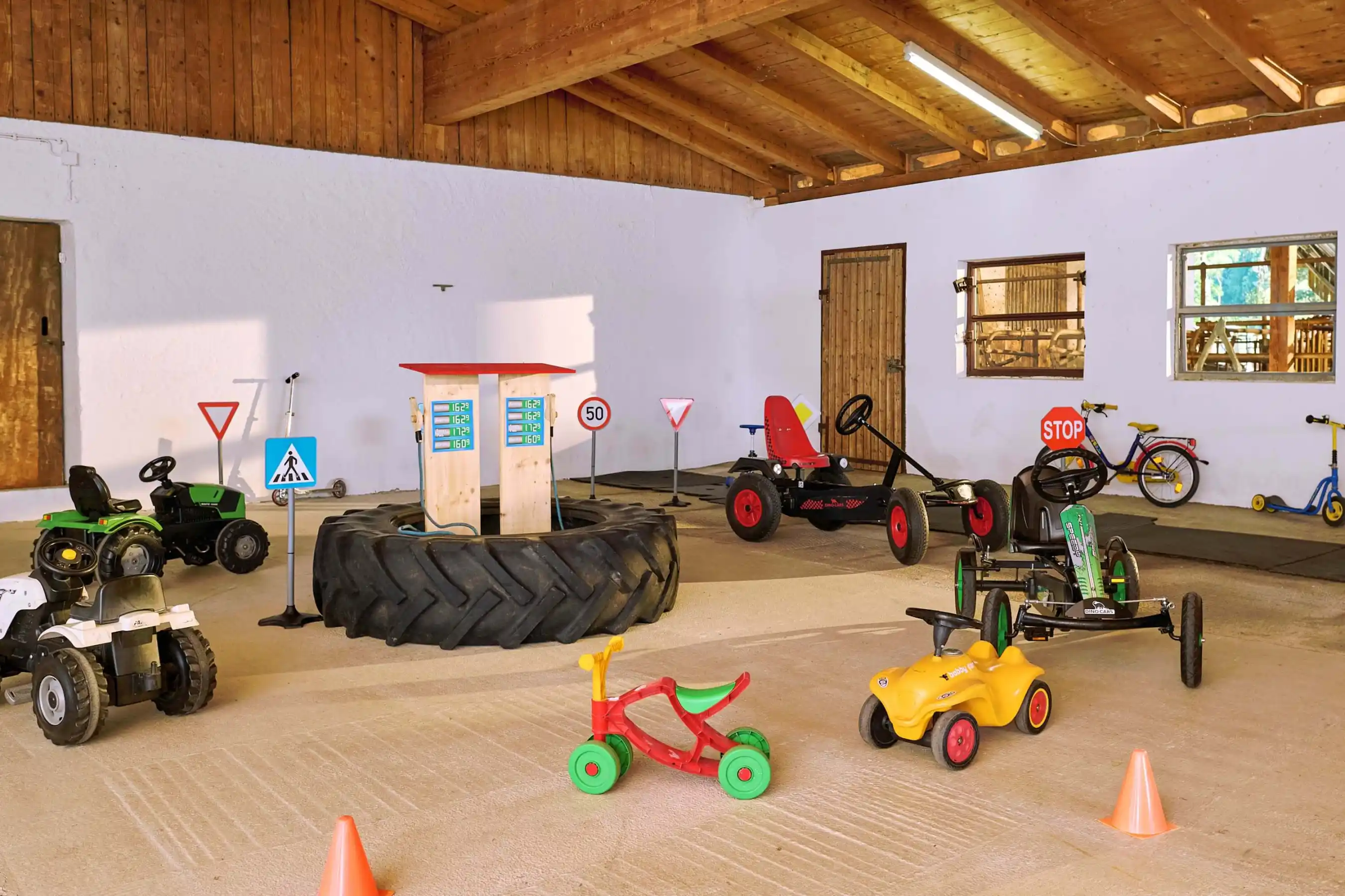 Indoor Gokart fahren an Schlechtwettertagen